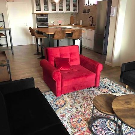 Stylisches Maybach Appartement Mit Terrasse Fuer 5 Personen, 5 Betten, Grosse Kochinsel, Homeoffice Mit 250Mbit Wlan Aidlingen ภายนอก รูปภาพ