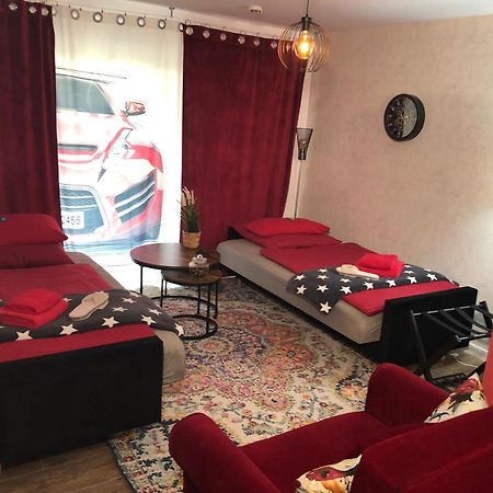 Stylisches Maybach Appartement Mit Terrasse Fuer 5 Personen, 5 Betten, Grosse Kochinsel, Homeoffice Mit 250Mbit Wlan Aidlingen ภายนอก รูปภาพ