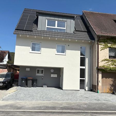 Stylisches Maybach Appartement Mit Terrasse Fuer 5 Personen, 5 Betten, Grosse Kochinsel, Homeoffice Mit 250Mbit Wlan Aidlingen ภายนอก รูปภาพ
