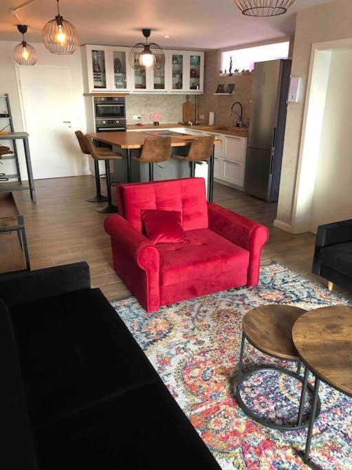 Stylisches Maybach Appartement Mit Terrasse Fuer 5 Personen, 5 Betten, Grosse Kochinsel, Homeoffice Mit 250Mbit Wlan Aidlingen ภายนอก รูปภาพ