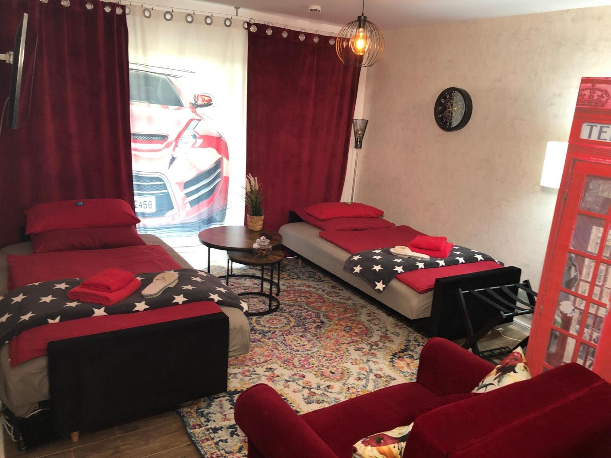 Stylisches Maybach Appartement Mit Terrasse Fuer 5 Personen, 5 Betten, Grosse Kochinsel, Homeoffice Mit 250Mbit Wlan Aidlingen ภายนอก รูปภาพ