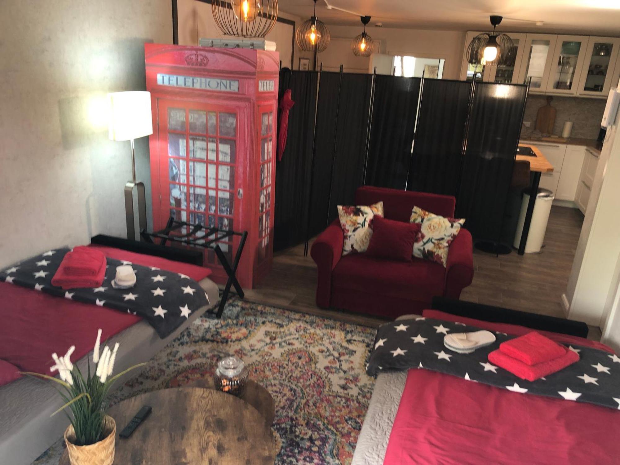 Stylisches Maybach Appartement Mit Terrasse Fuer 5 Personen, 5 Betten, Grosse Kochinsel, Homeoffice Mit 250Mbit Wlan Aidlingen ภายนอก รูปภาพ
